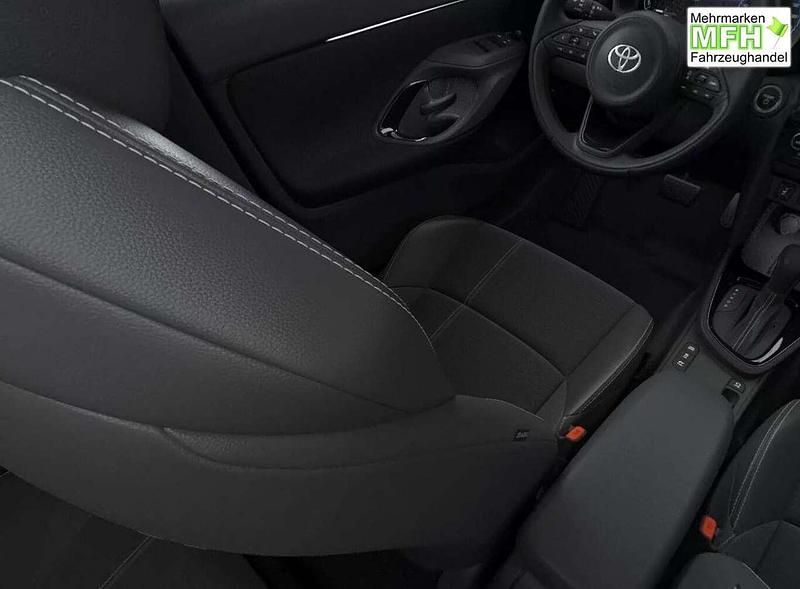 Neu Toyota Yaris Cross Style 131 PS (96 kW) 2025 Marlingrau metallic SUV