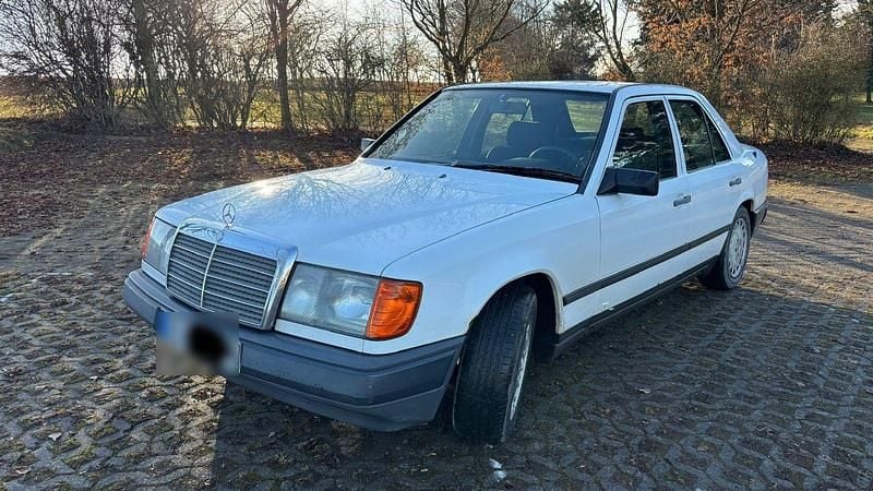 Second-hand Mercedes 200 75 CP (55 kW) 1987 Alb Berlinǎ