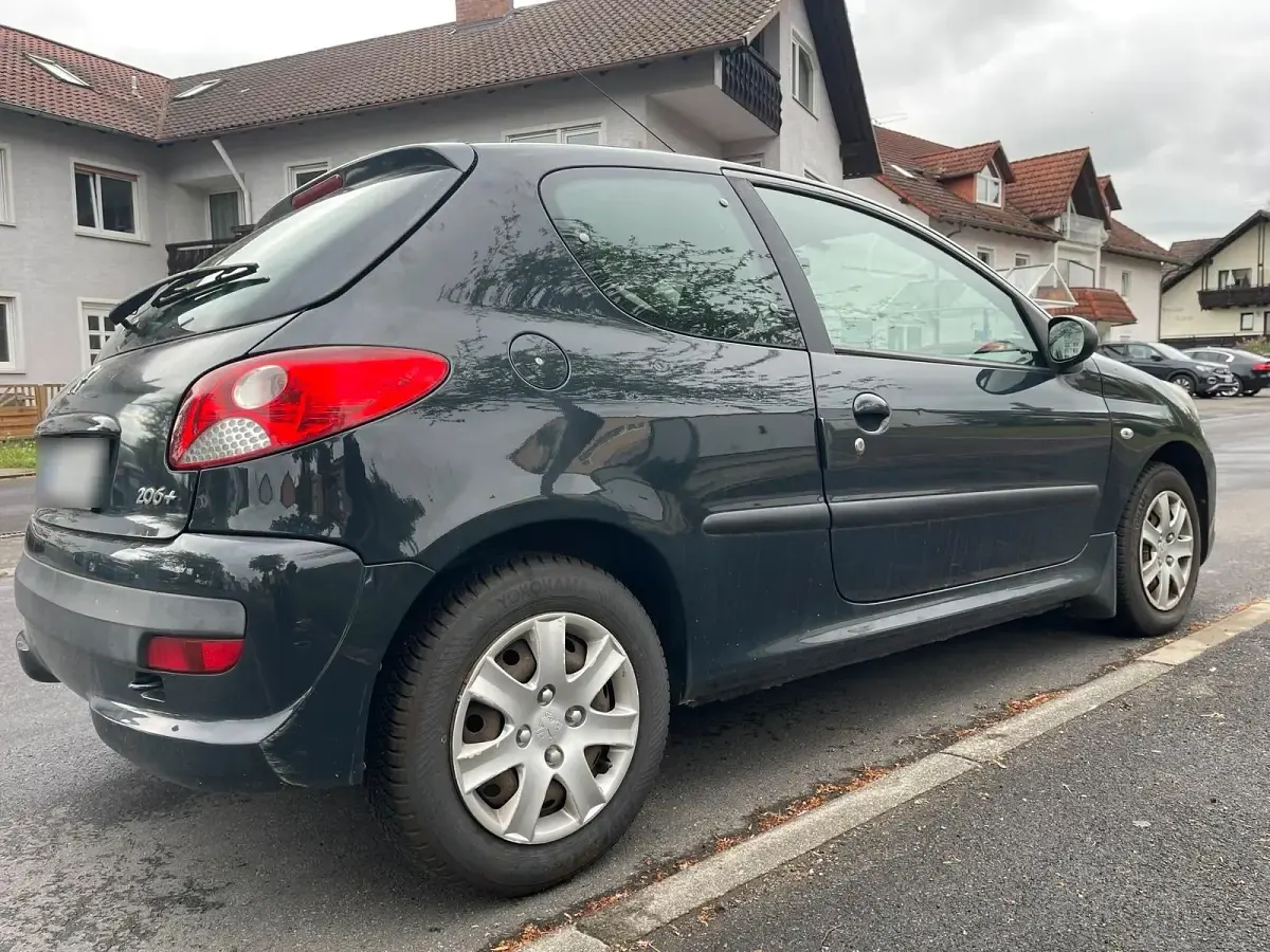 Gebraucht Peugeot 206+ 68 PS (50 kW) 2009 Grau Kleinwagen