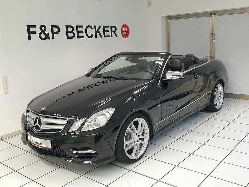 Obsidianschwarz Gebraucht 2011 Mercedes E250 Avantgarde Cabrio | 21.950 € - Bild 1/4