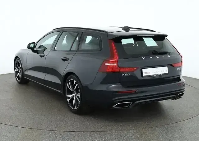 Gebraucht Volvo V60 R-Design 250 PS (183 kW) 2019 Grau Kombi
