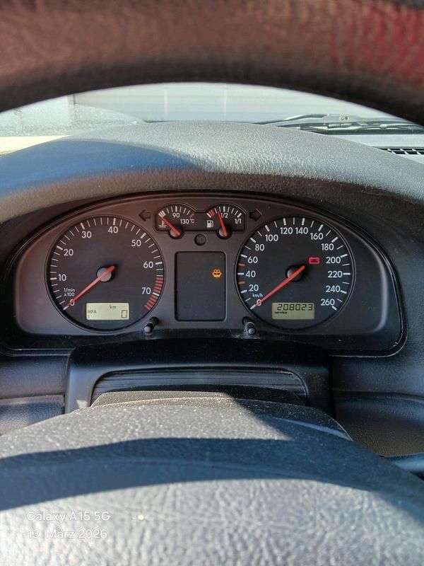 Gebraucht VW Passat 101 PS (74 kW) 1998 Silber Limousine