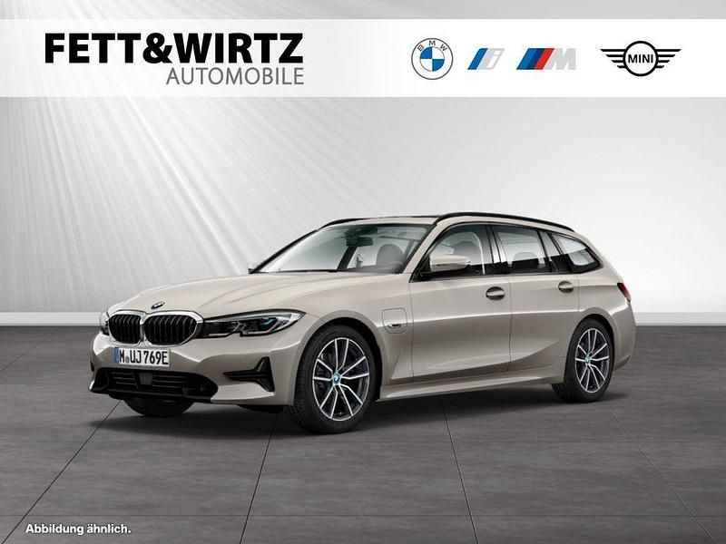 Oxidgrau ii metallic Gebraucht 2022 BMW 330e Sport Line Kombi | 29.909 € (Fairer Preis) - Bild 1/3
