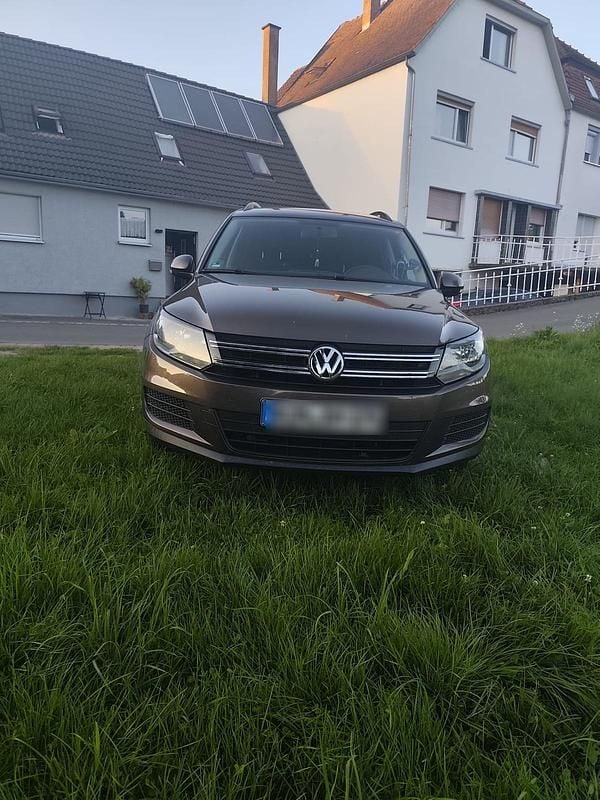 Braun Gebraucht 2013 VW Tiguan SUV | 11.450 € (Guter Preis) - Bild 1/4