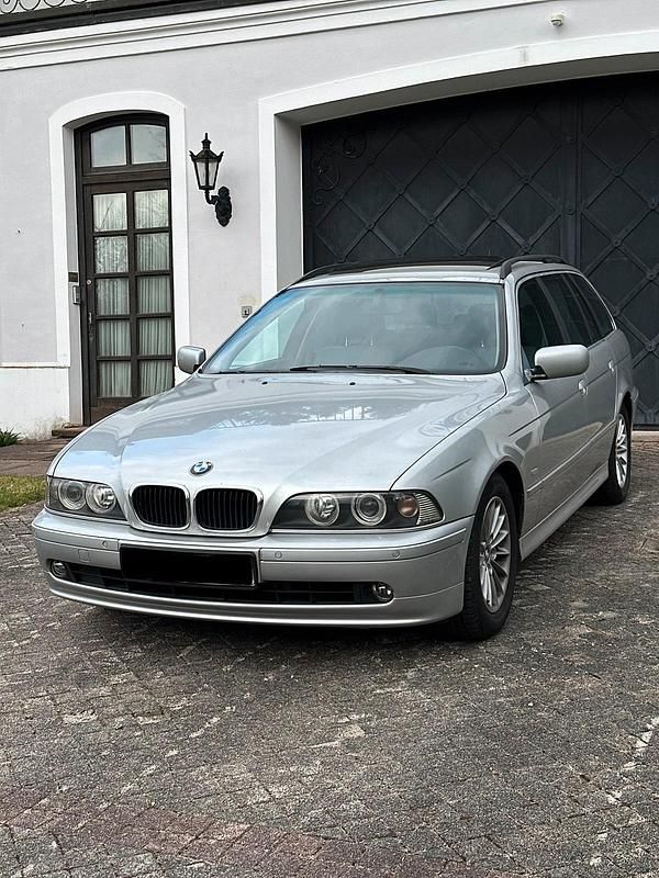 Gebraucht BMW 530 193 PS (141 kW) 2003 Silber Kombi