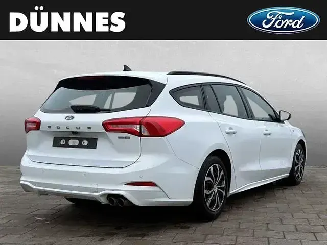 Używany Ford Focus ST-Line 125 KM (91 kW) 2020 Biały Sedan/Limuzyna