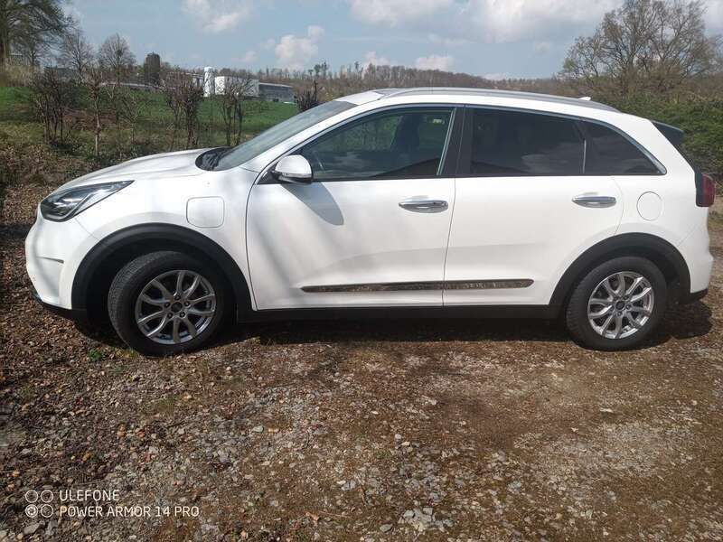 Kristalleffekt Gebraucht 2017 Kia Niro Spirit SUV | 13.450 € (Fairer Preis) - Bild 1/4