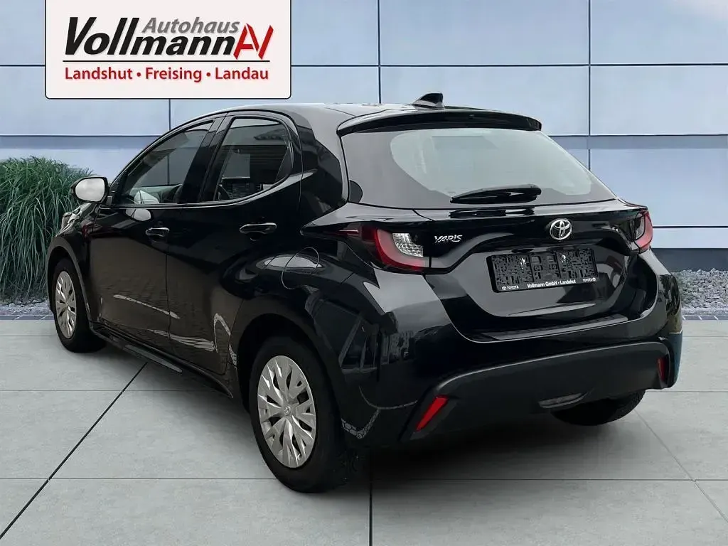 Gebraucht Toyota Yaris Comfort 72 PS (52 kW) 2023 Schwarz Kleinwagen