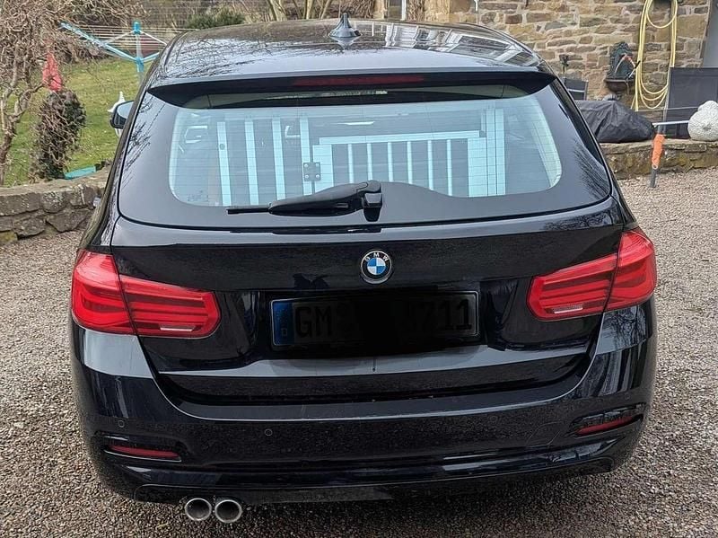 Gebraucht BMW 320 Advantage 190 PS (139 kW) 2017 Schwarz Kombi