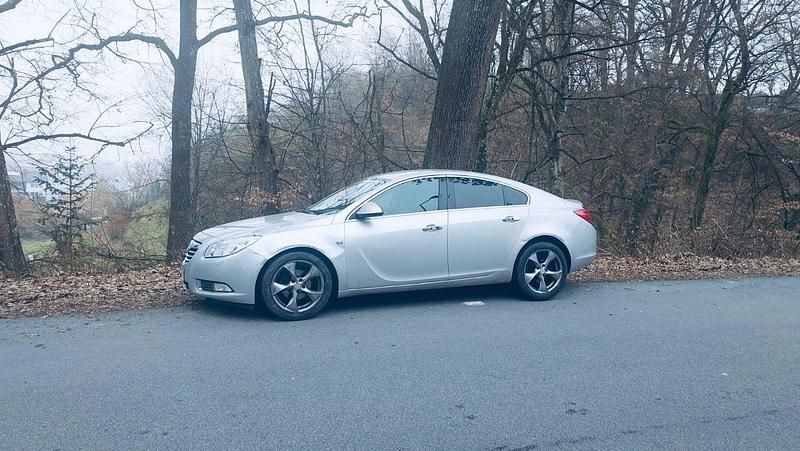 Gebraucht Opel Insignia Edition 131 PS (96 kW) 2010 Silber Limousine