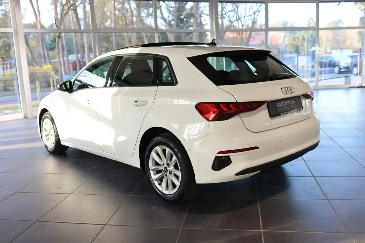 Gebraucht Audi A3 Comfort 116 PS (85 kW) 2023 Weiß Limousine