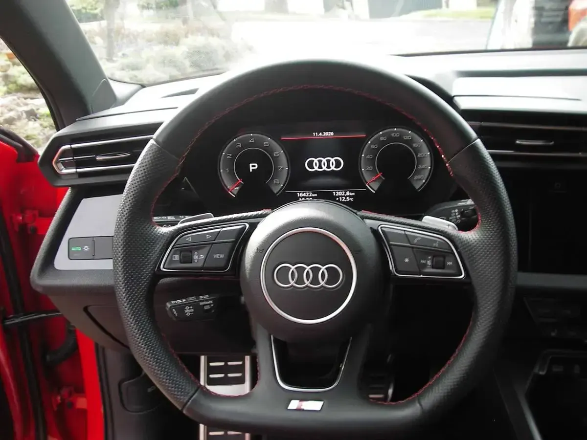 Gebraucht Audi A3 Advanced 150 PS (110 kW) 2024 Rot Kombi