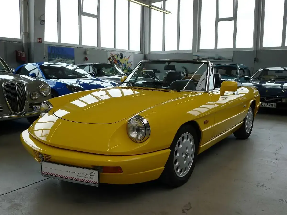 Gebraucht Alfa Romeo Spider 120 PS (88 kW) 1992 Giallo ginestra Cabrio