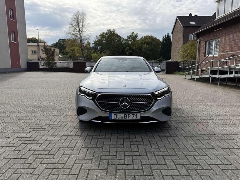 Grau Gebraucht 2024 Mercedes E450 Advanced Plus Limousine | 64.000 € (Guter Preis) - Bild 1/4