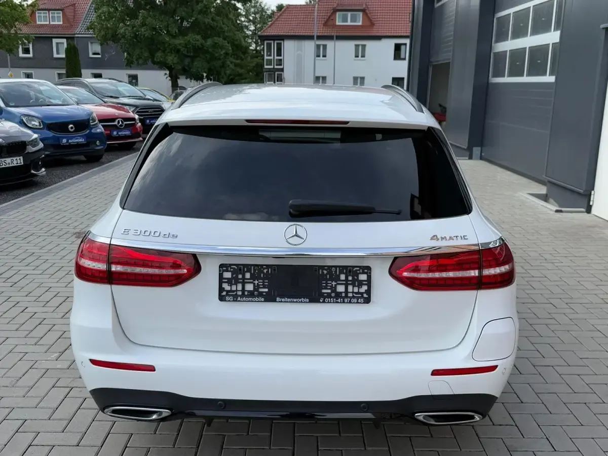 Gebraucht Mercedes E300 AMG line 194 PS (142 kW) 2022 Weiß Limousine