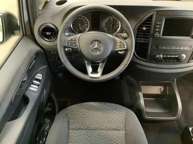 Gebraucht Mercedes e-Vito 150 kW (204 PS) 2022 Silber brillantsilber Van / Kleinbus