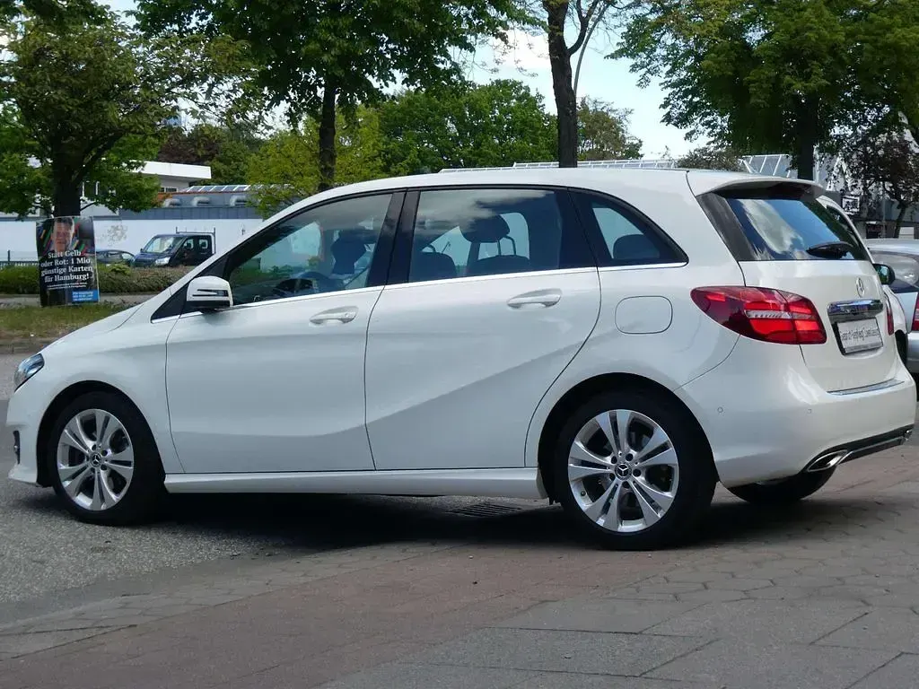 Gebraucht Mercedes B220 184 PS (135 kW) 2019 Weiß Kleinwagen