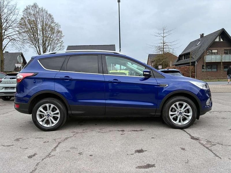 Gebraucht Ford Kuga Titanium 150 PS (110 kW) 2017 Blau SUV
