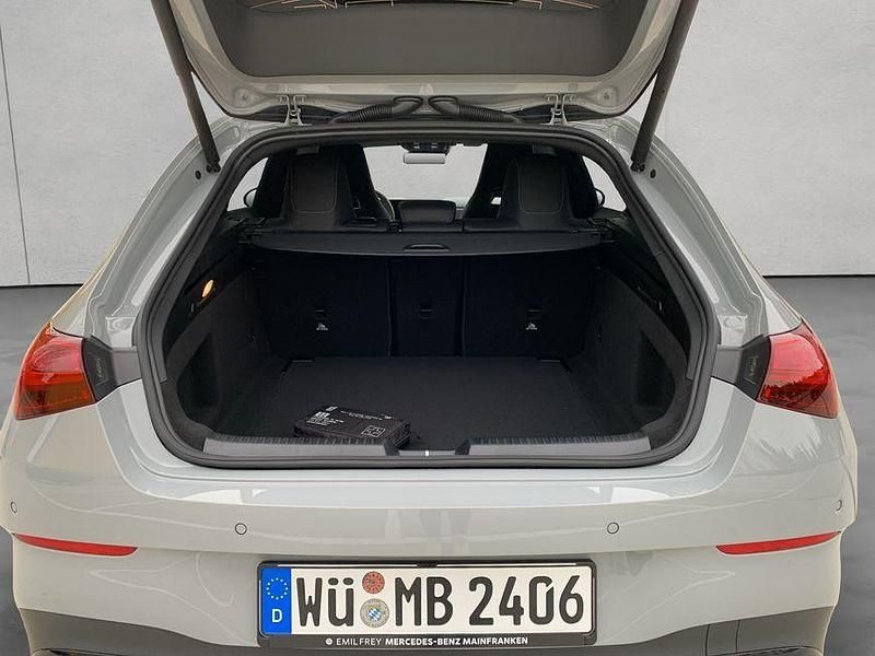 Gebraucht Mercedes CLA200 Shooting Brake AMG 150 PS (110 kW) 2025 Grau Kombi