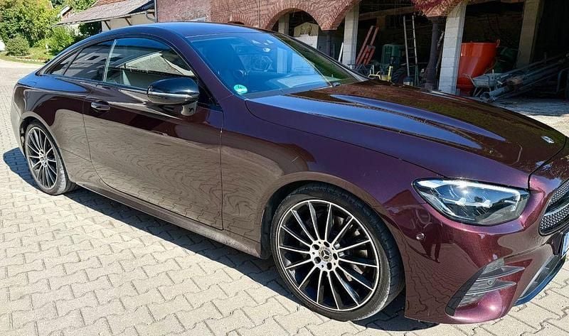 Violet Gebraucht 2020 Mercedes E220 AMG line Coupé | 39.400 € (Fairer Preis) - Bild 1/4