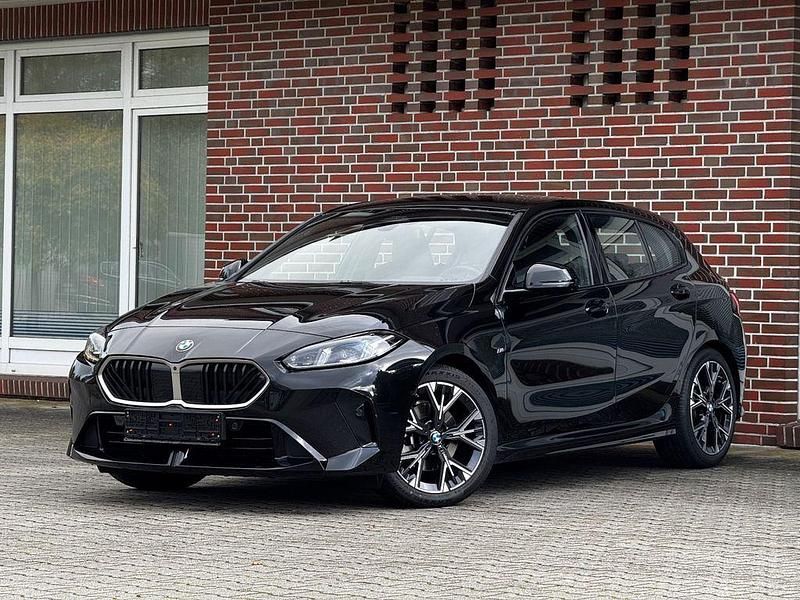 Schwarz Gebraucht 2024 BMW 120 M Sport Kleinwagen | 30.900 € (Etwas zu teuer) - Bild 1/4