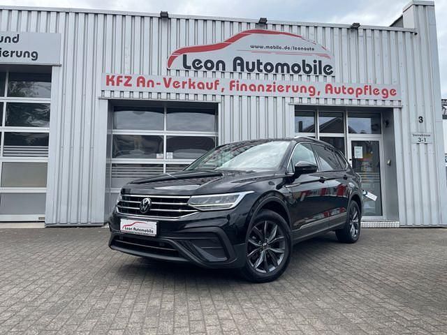 Deep black perleffekt (metallic) Gebraucht 2022 VW Tiguan Allspace Life SUV | 23.490 € (Guter Preis) - Bild 1/4
