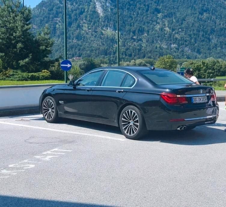 Silber Gebraucht 2013 BMW 730 Performance Limousine | 12.300 € (Fairer Preis) - Bild 1/4