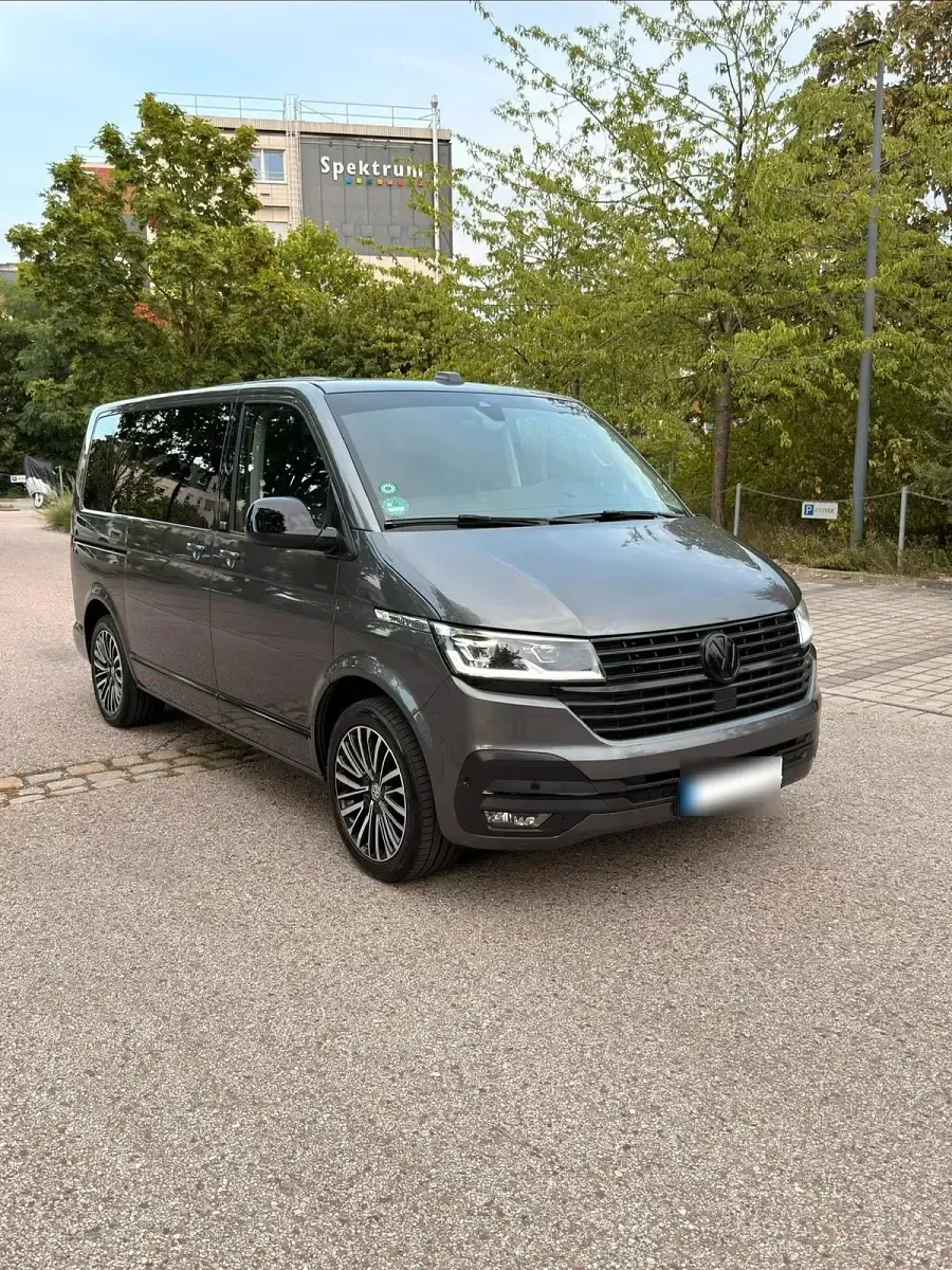 Gebraucht VW Multivan Highline 199 PS (146 kW) 2020 Grau Van / Kleinbus