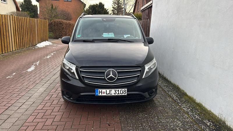 Schwarz Gebraucht 2020 Mercedes Vito Van | 29.800 € (Superpreis) - Bild 1/4