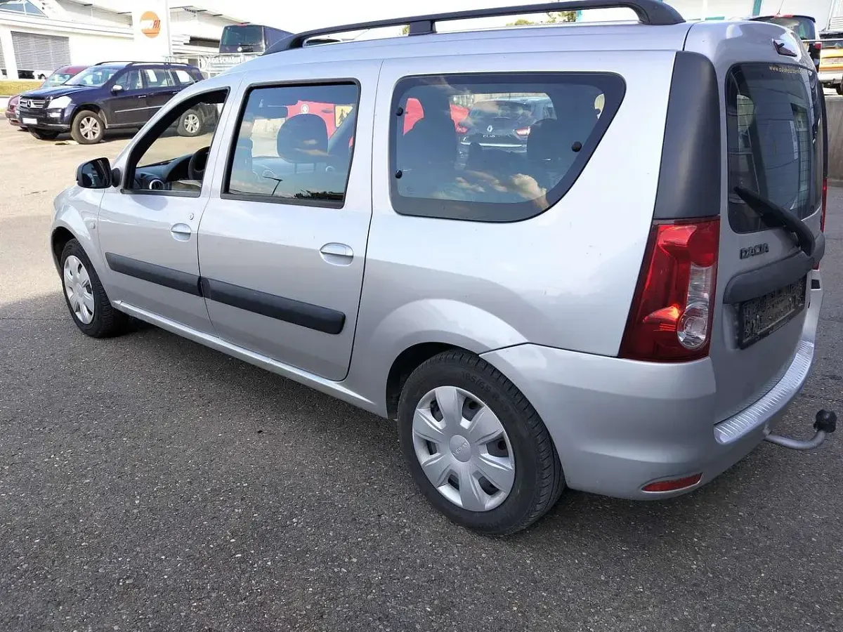 Gebraucht Dacia Logan Lauréate 105 PS (77 kW) 2009 Platingrau Kombi