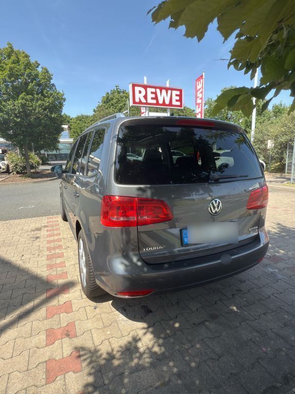 Grau Gebraucht 2015 VW Touran Cup Van / Kleinbus | 10.499 € (Fairer Preis) - Bild 1/4