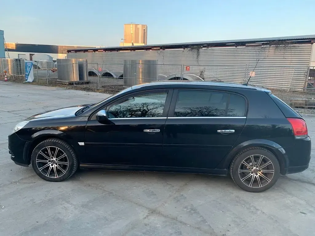 Gebraucht Opel Signum 155 PS (114 kW) 2007 Schwarz Kleinwagen