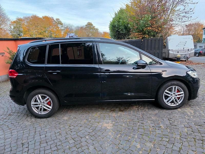Gebraucht VW Touran 116 PS (85 kW) 2020 Schwarz Van / Kleinbus