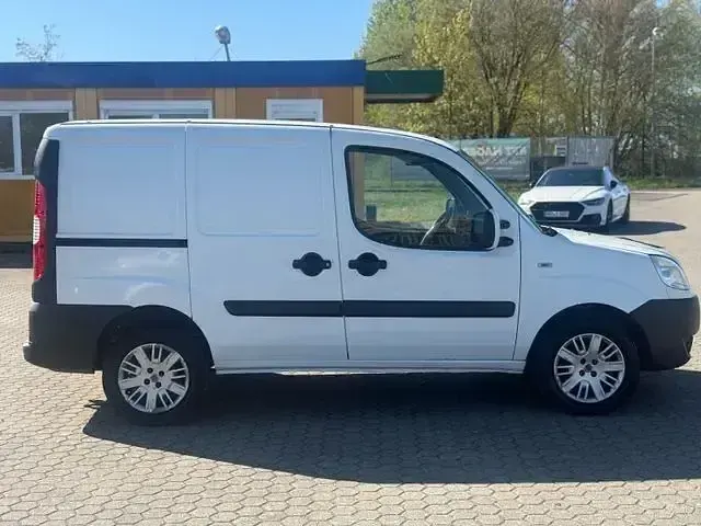 Gebraucht Fiat Doblò 105 PS (77 kW) 2009 Weiß Van / Kleinbus