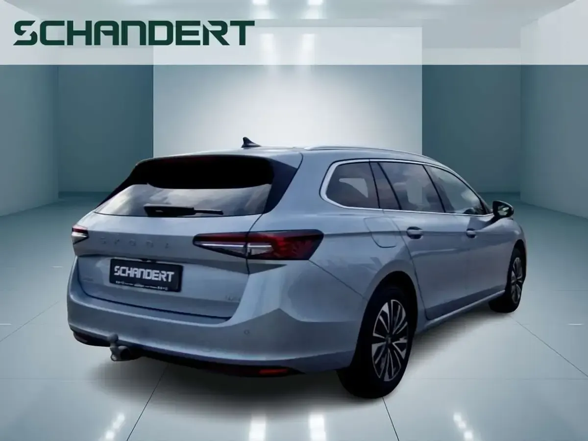 Neu Skoda Superb Selection 193 PS (141 kW) 2026 Pebble silber metallic Kombi