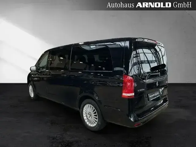 Gebraucht Mercedes V300 Avantgarde Edition 237 PS (174 kW) 2024 Schwarz Van / Kleinbus