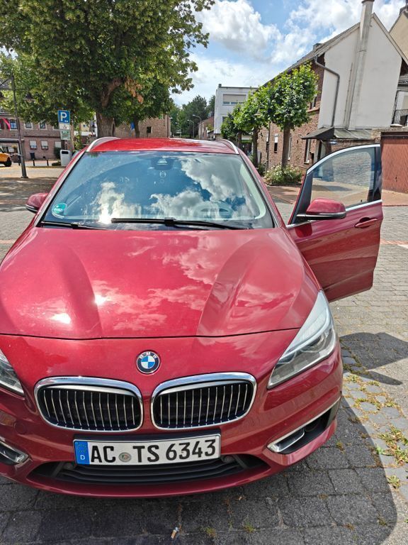 Rot Gebraucht 2017 BMW 218 Active Tourer Luxury Line Van / Kleinbus | 15.900 € (Guter Preis) - Bild 1/4