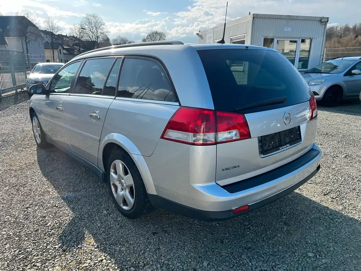 Gebraucht Opel Vectra 140 PS (102 kW) 2009 Silber Kombi