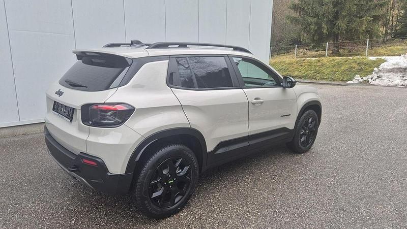 Neu Jeep Avenger 145 PS (106 kW) 2025 Beige SUV