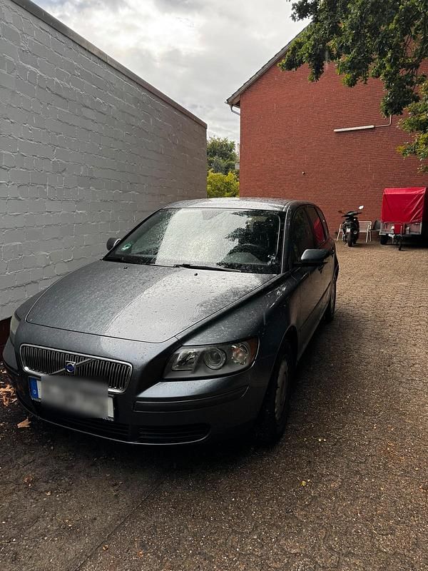 Grau Gebraucht 2005 Volvo V50 Kombi | 2.700 € (Guter Preis) - Bild 1/4