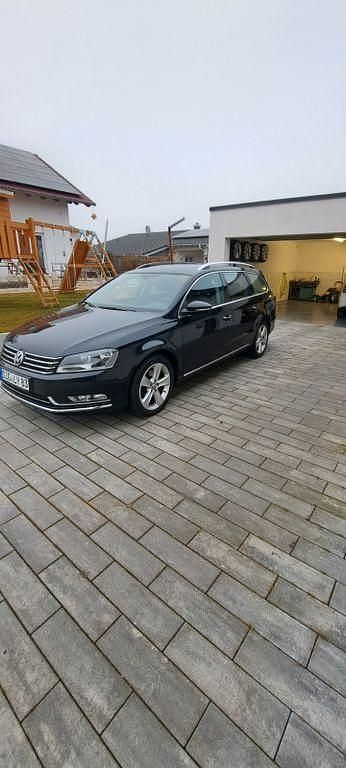 Schwarz Gebraucht 2011 VW Passat Highline Kombi | 7.800 € (Fairer Preis) - Bild 1/4