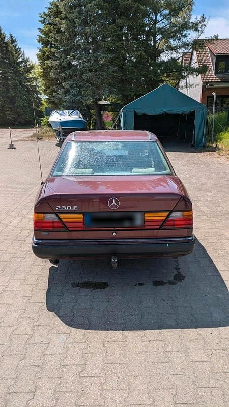 Gebraucht Mercedes E230 1987 Rot Limousine