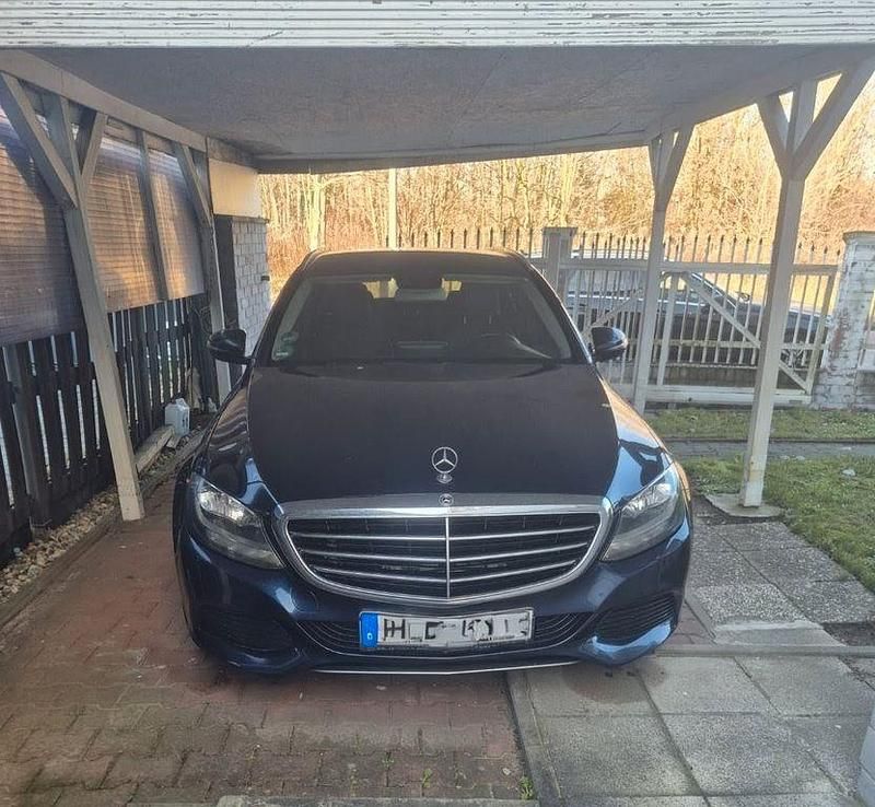 Blau Gebraucht 2017 Mercedes C220 Limousine | 18.500 € (Fairer Preis) - Bild 1/4