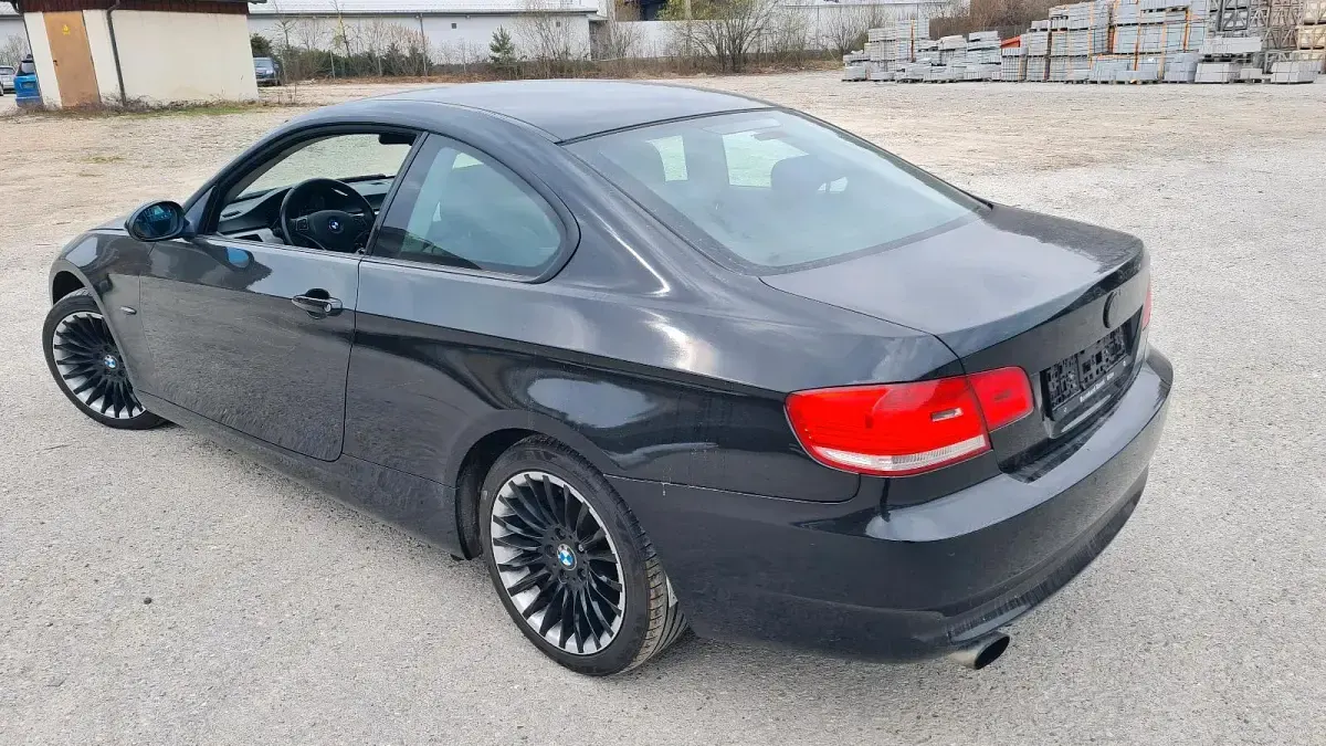 Używany BMW 320 170 KM (125 kW) 2009 Czarny Coupe