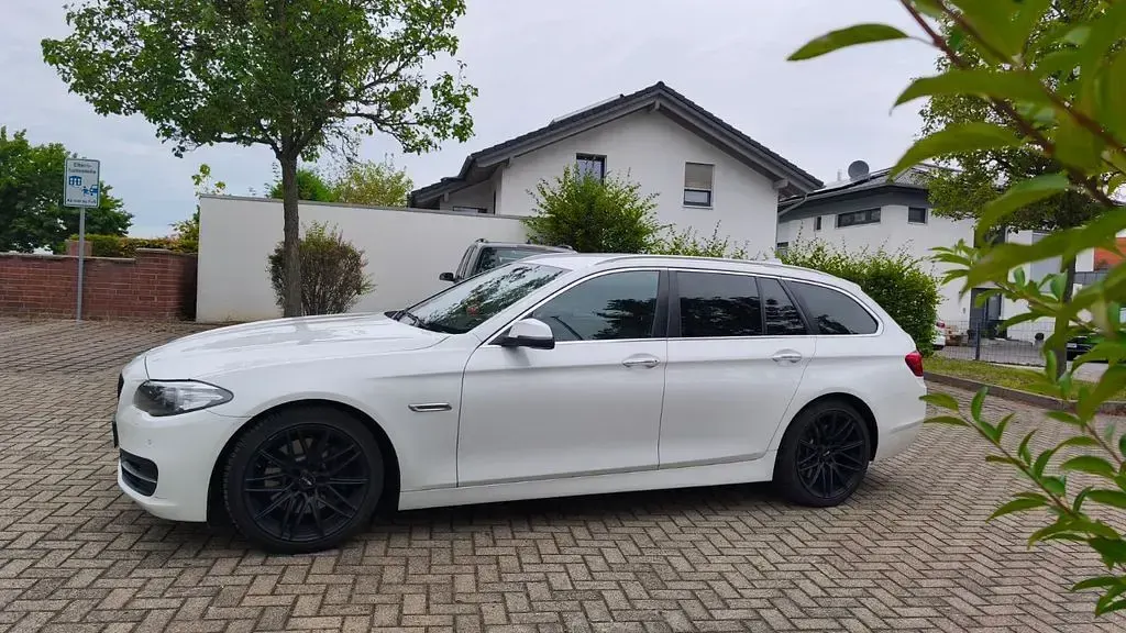 Gebraucht BMW 530 258 PS (189 kW) 2014 Weiß Limousine