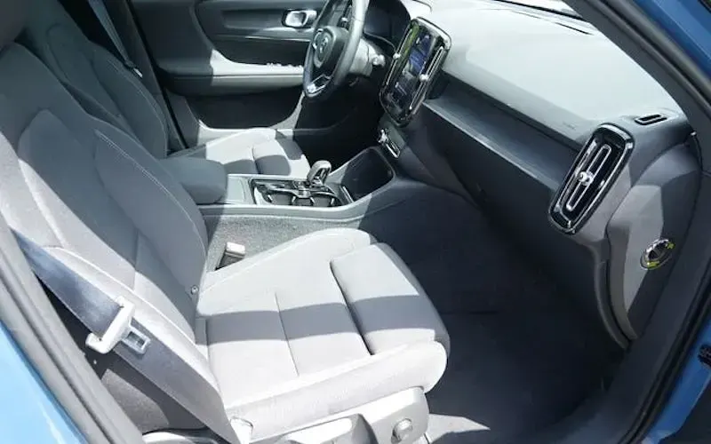 Używany Volvo XC40 Pro 169 kW (231 KM) 2023 Niebieski SUV