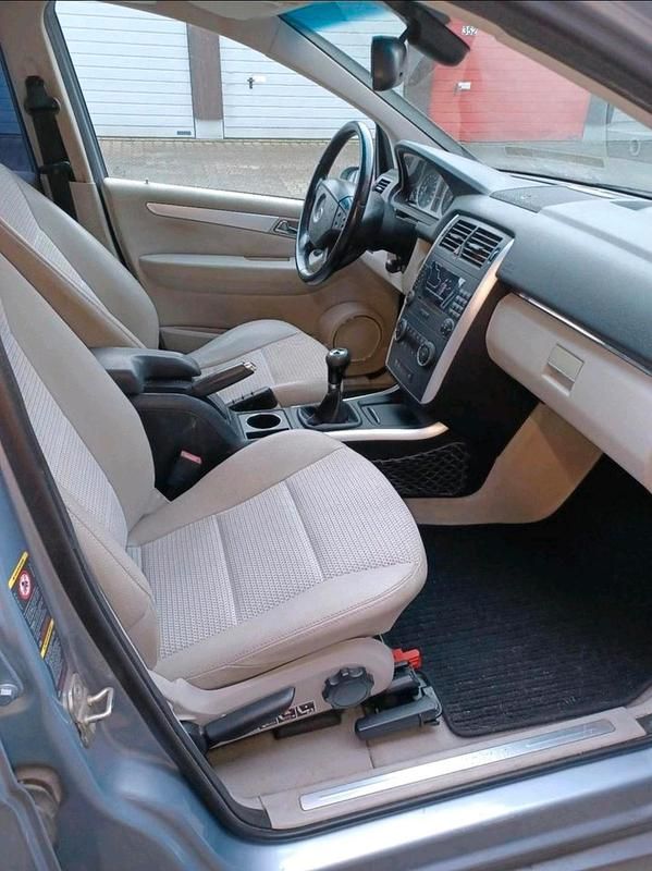 Gebraucht Mercedes B200 140 PS (102 kW) 2006 Blau Van / Kleinbus