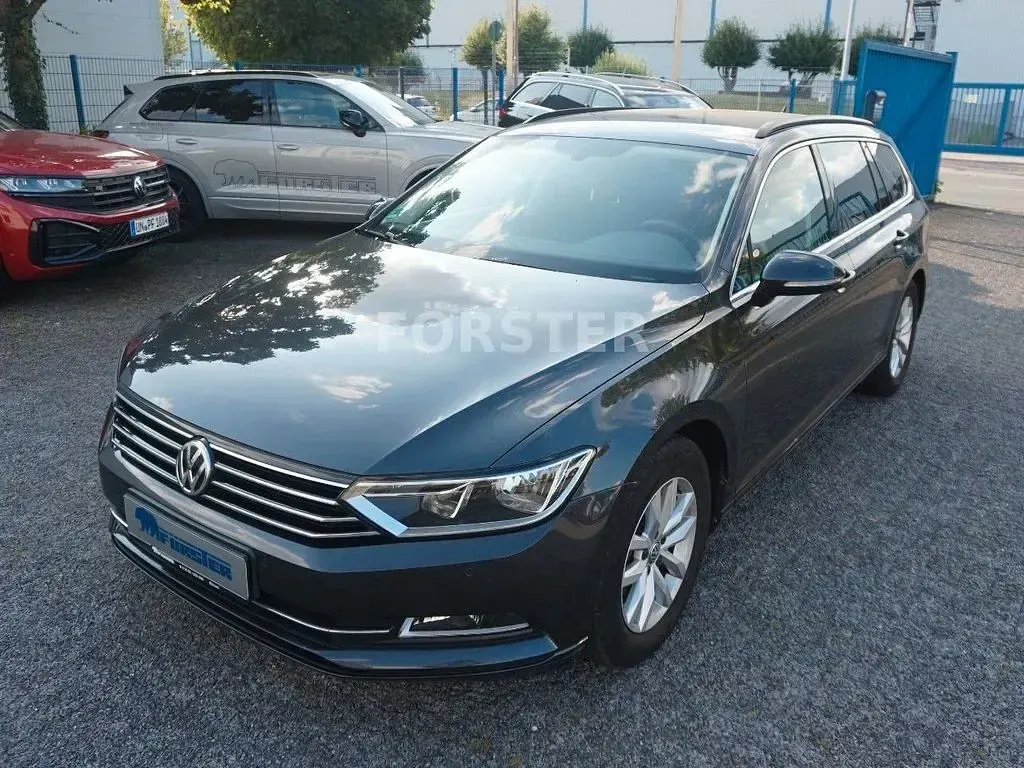Gebraucht VW Passat Comfortline 150 PS (110 kW) 2018 Grau Kombi