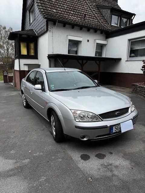 Gebraucht Ford Mondeo Trend 125 PS (91 kW) 2002 Silber Limousine