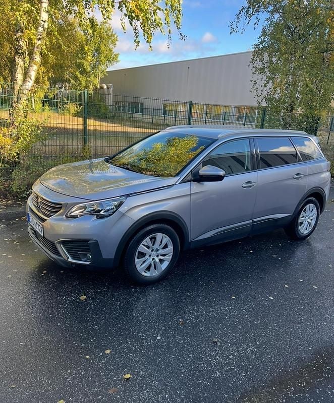 Silber Gebraucht 2019 Peugeot 5008 Van / Kleinbus | 17.000 € (Fairer Preis) - Bild 1/4